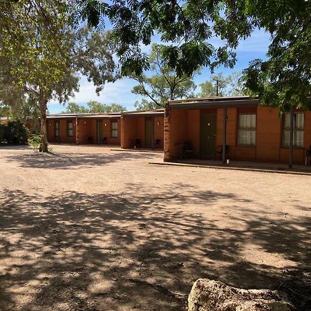Territory Manor Motel & Caravan Park Mataranka エクステリア 写真