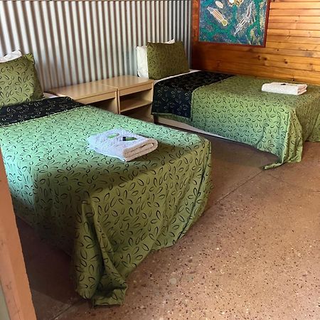 Territory Manor Motel & Caravan Park Mataranka エクステリア 写真
