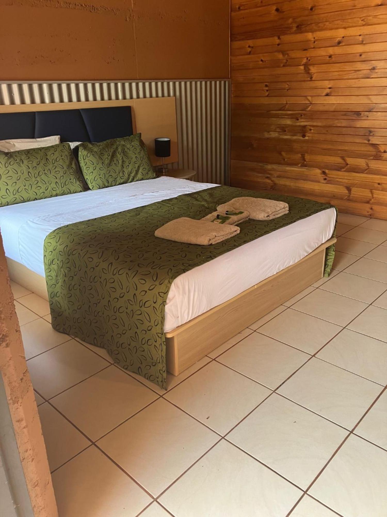 Territory Manor Motel & Caravan Park Mataranka エクステリア 写真