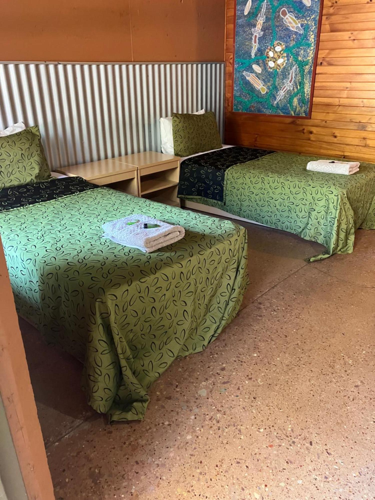 Territory Manor Motel & Caravan Park Mataranka エクステリア 写真